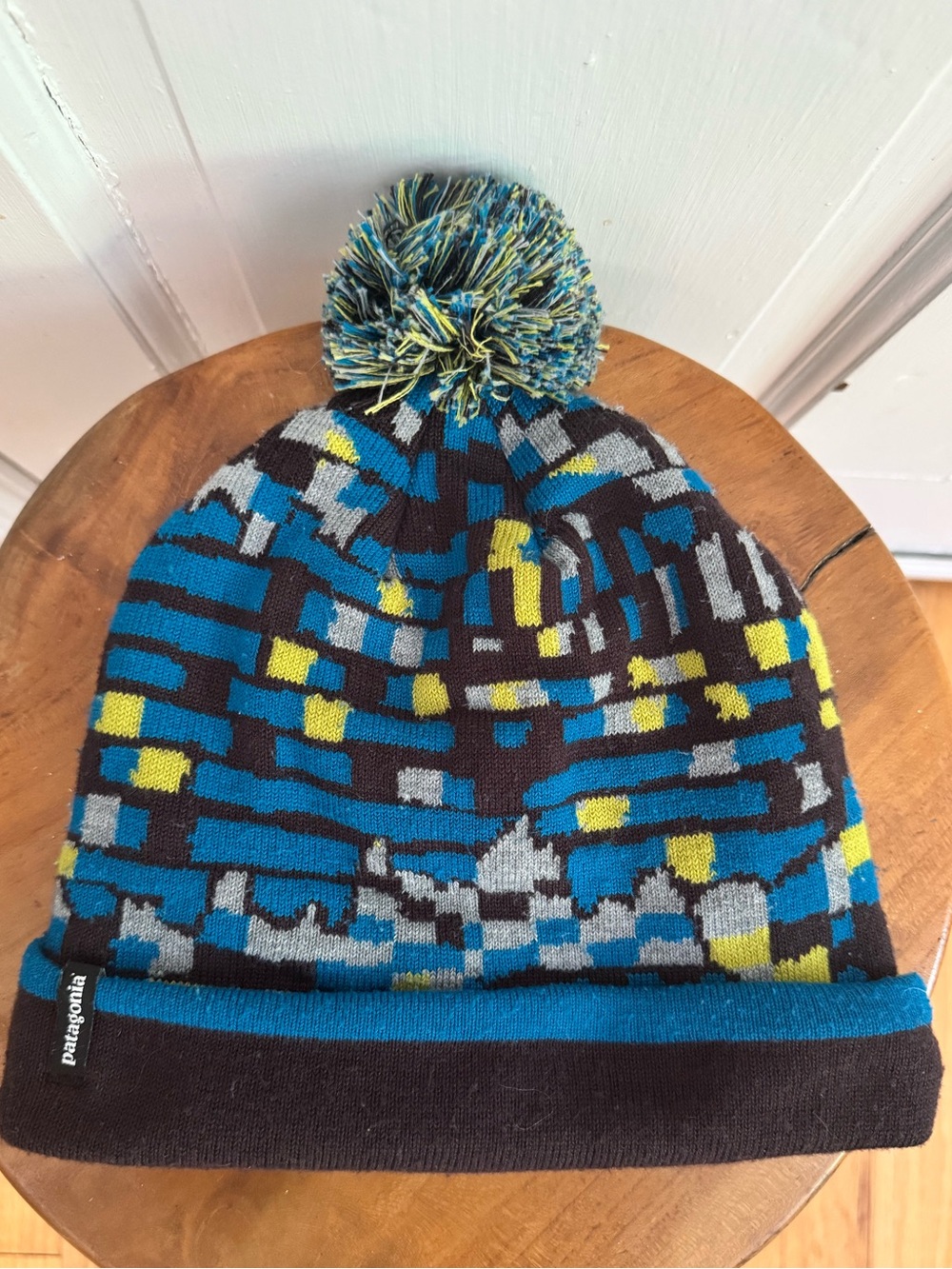 Patagonia Fitz Roy Beanie Hat 
Patchwork Belay Blue Yellow Gray LW Powder Town